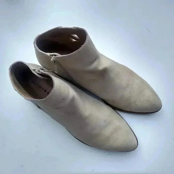 Lucky Brand Womens Jakeela Ankle Boots Beige Leather Pointed Toe Zip Cutout 8 M - Picture 1 of 9